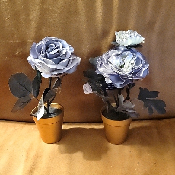 Decorative tiny homes flowers. - Picture 1 of 6